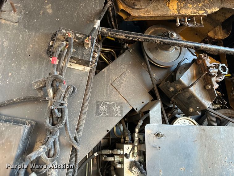 image for item DQ6330 2015 Challenger 560E RWA combine