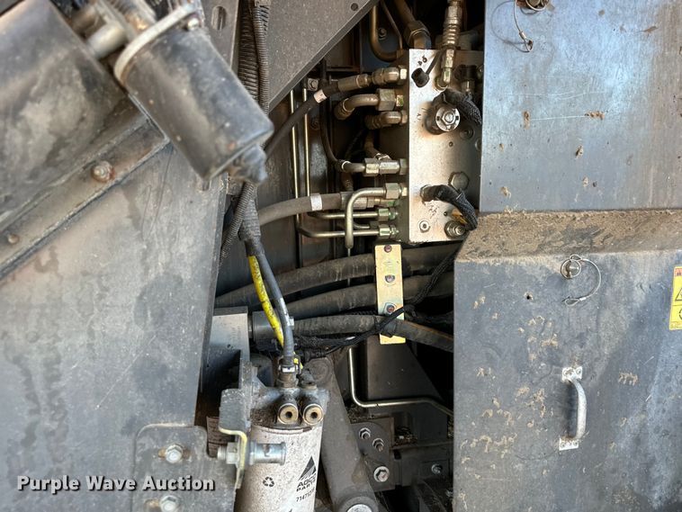 image for item DQ6330 2015 Challenger 560E RWA combine