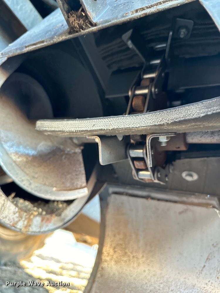 image for item DQ6330 2015 Challenger 560E RWA combine