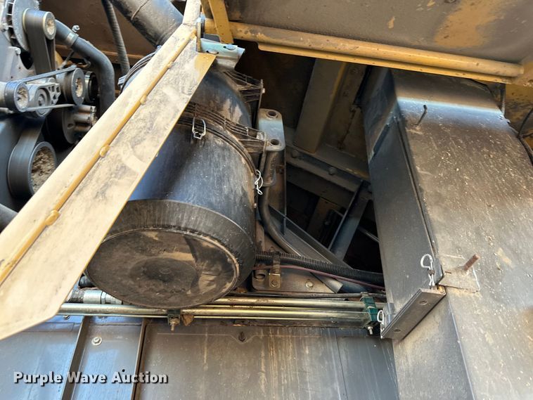 image for item DQ6330 2015 Challenger 560E RWA combine