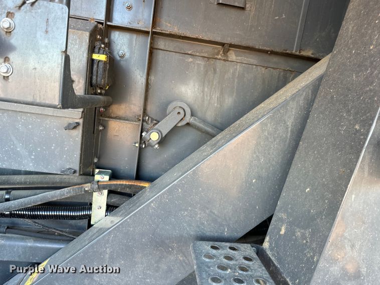 image for item DQ6330 2015 Challenger 560E RWA combine