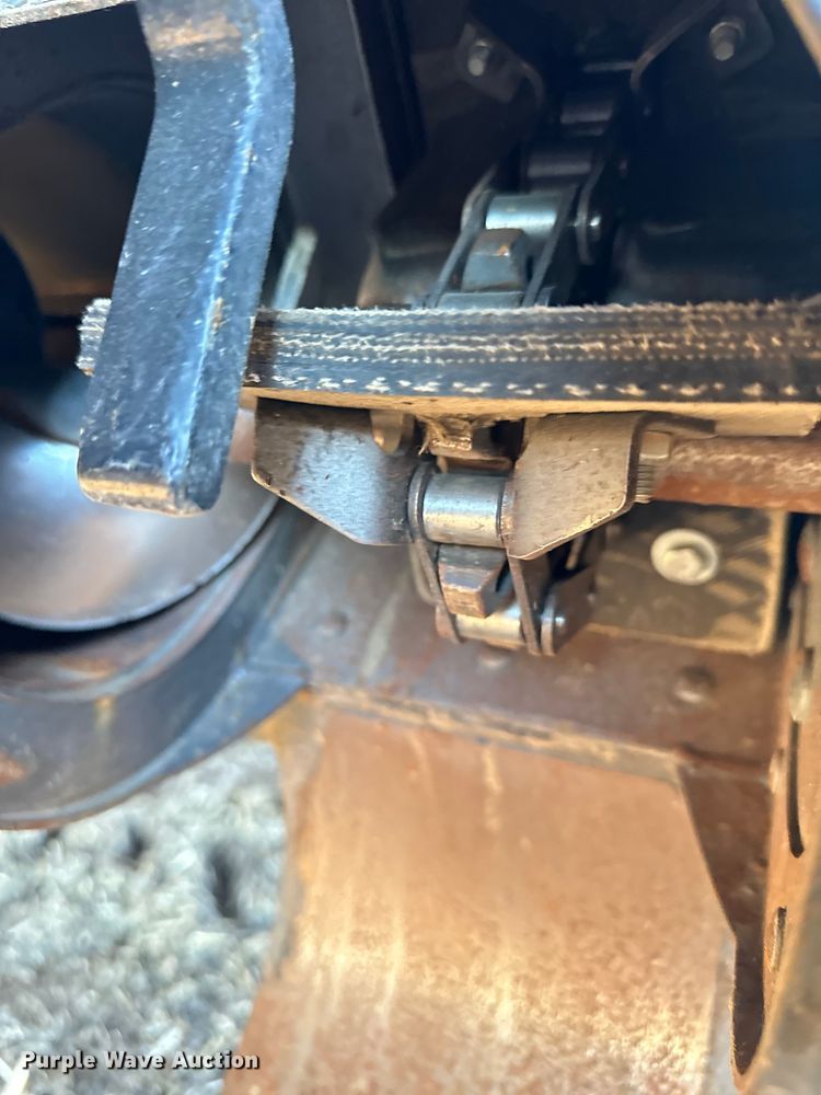 image for item DQ6330 2015 Challenger 560E RWA combine