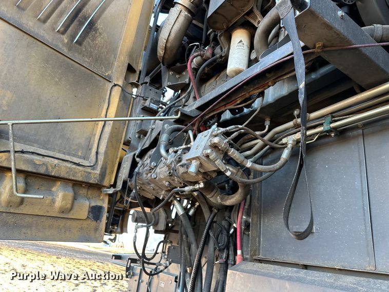 image for item DQ6330 2015 Challenger 560E RWA combine