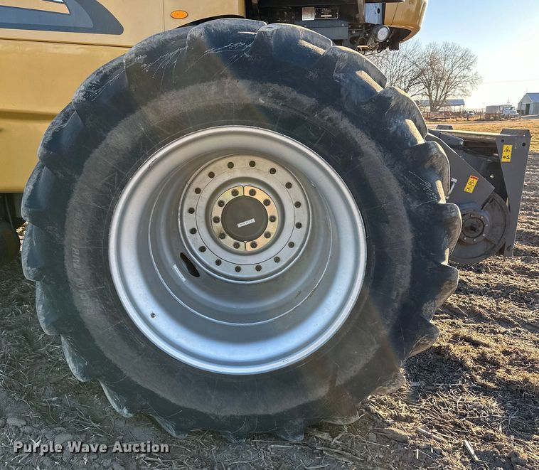 image for item DQ6330 2015 Challenger 560E RWA combine