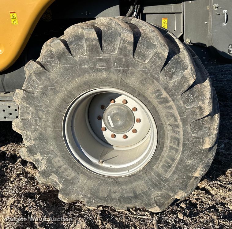 image for item DQ6330 2015 Challenger 560E RWA combine