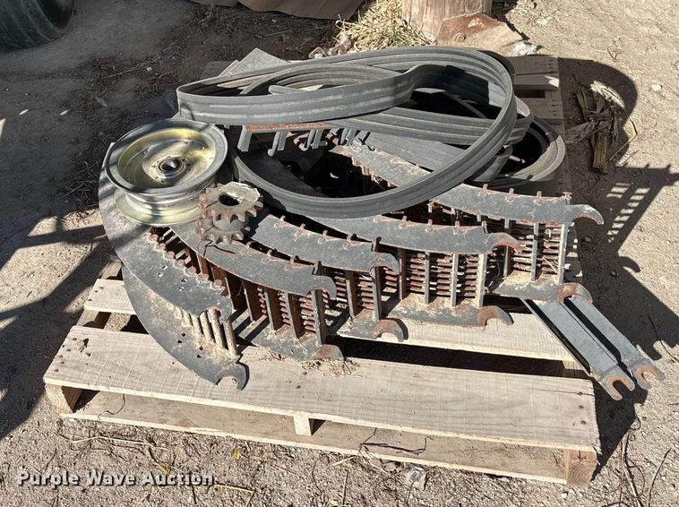 image for item DQ6330 2015 Challenger 560E RWA combine