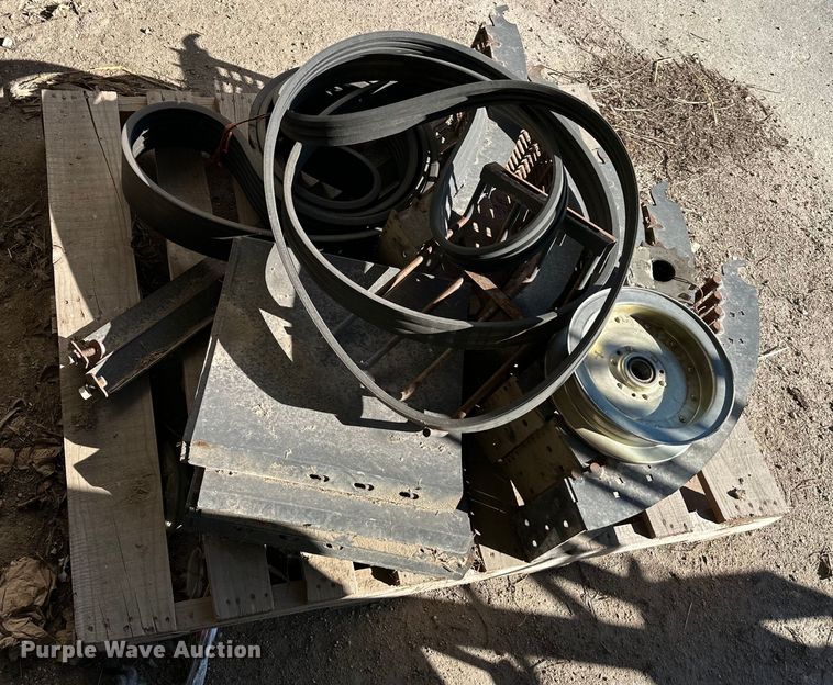 image for item DQ6330 2015 Challenger 560E RWA combine