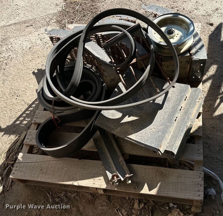 image for item DQ6330 2015 Challenger 560E RWA combine