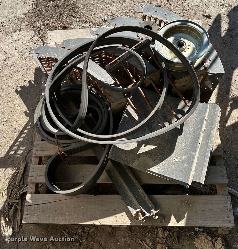 image for item DQ6330 2015 Challenger 560E RWA combine