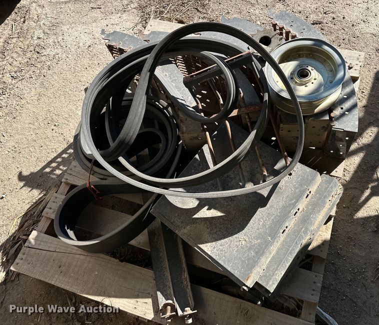 image for item DQ6330 2015 Challenger 560E RWA combine