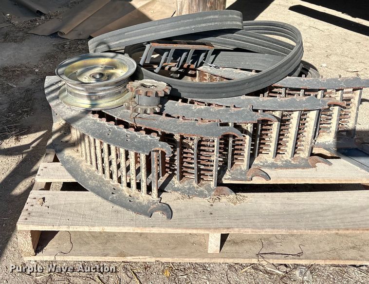 image for item DQ6330 2015 Challenger 560E RWA combine