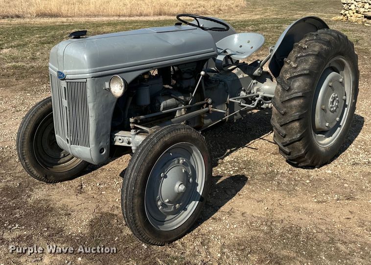 image for item DQ6353 1946 Ford 2N tractor