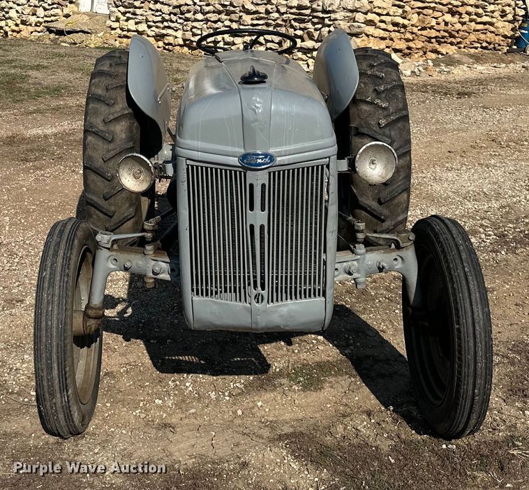 image for item DQ6353 1946 Ford 2N tractor