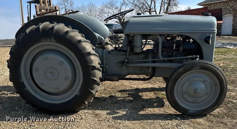 image for item DQ6353 1946 Ford 2N tractor