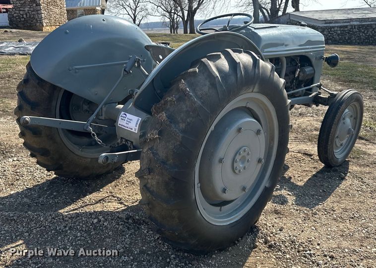 image for item DQ6353 1946 Ford 2N tractor