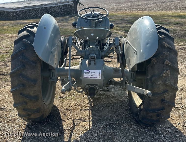 image for item DQ6353 1946 Ford 2N tractor