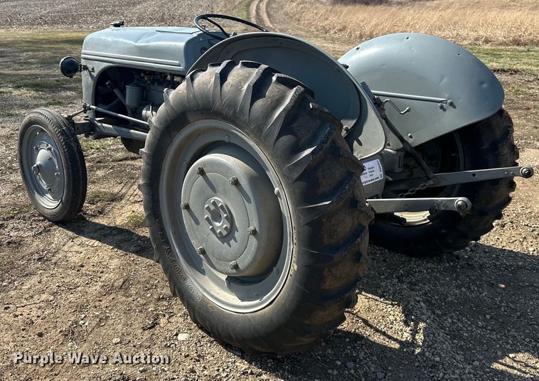 image for item DQ6353 1946 Ford 2N tractor