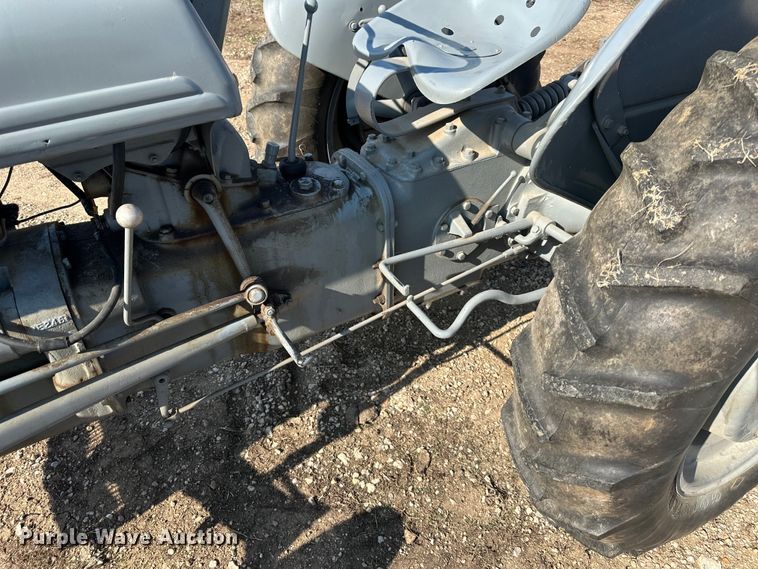 image for item DQ6353 1946 Ford 2N tractor