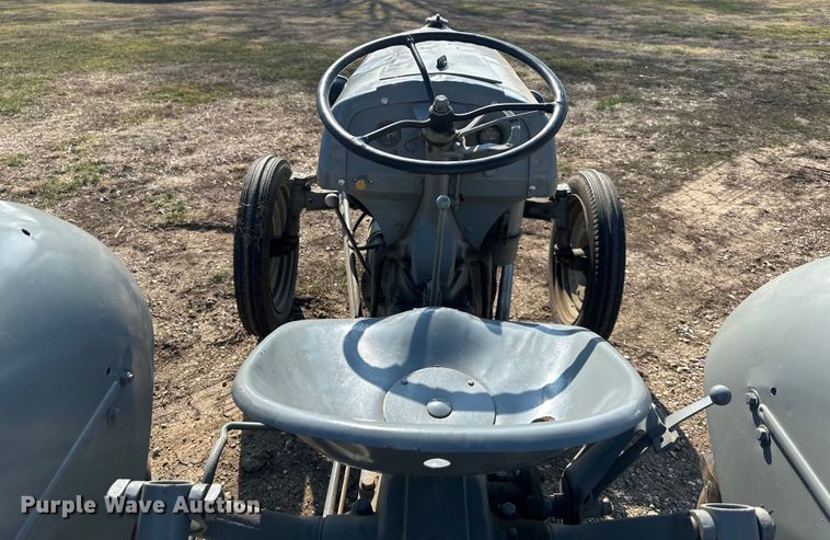 image for item DQ6353 1946 Ford 2N tractor