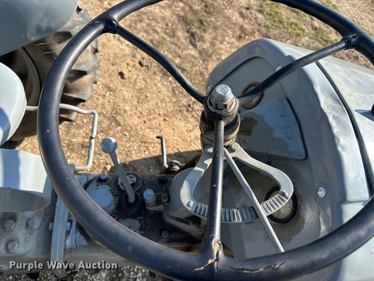 image for item DQ6353 1946 Ford 2N tractor