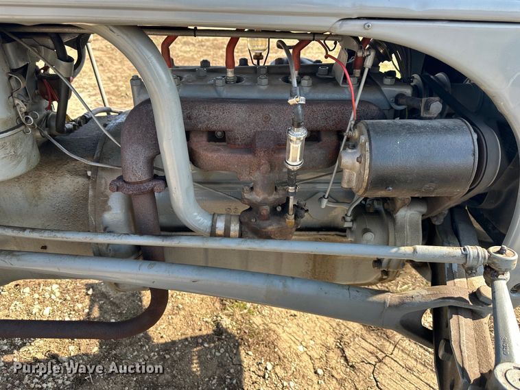 image for item DQ6353 1946 Ford 2N tractor