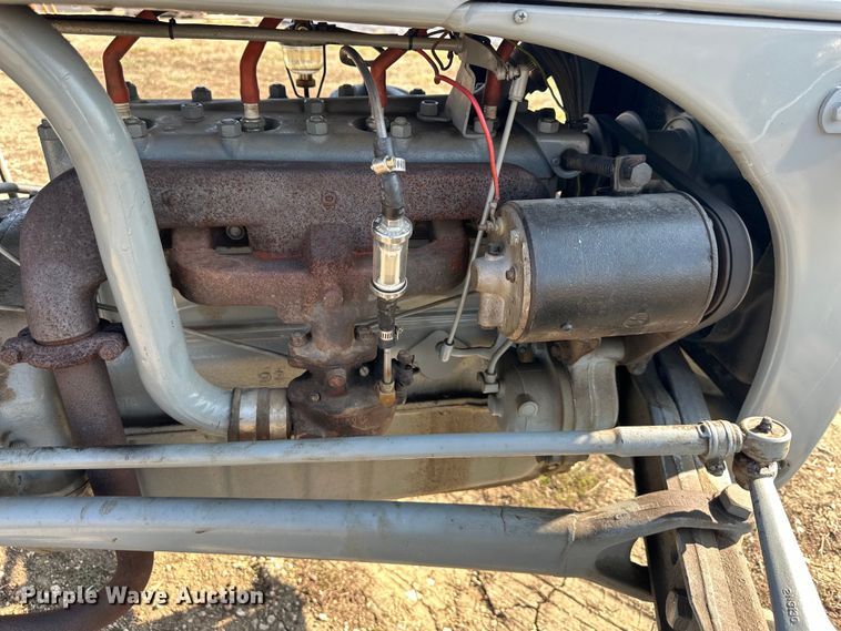 image for item DQ6353 1946 Ford 2N tractor