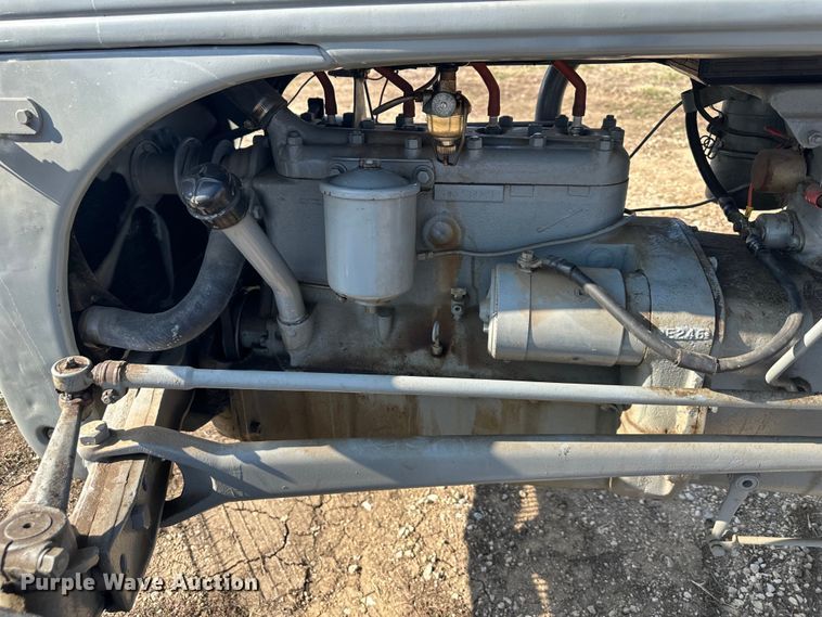 image for item DQ6353 1946 Ford 2N tractor