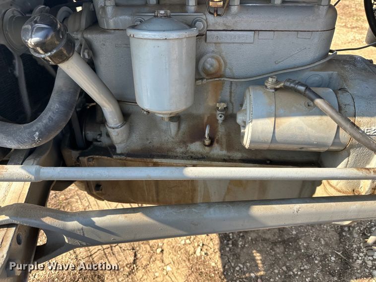 image for item DQ6353 1946 Ford 2N tractor