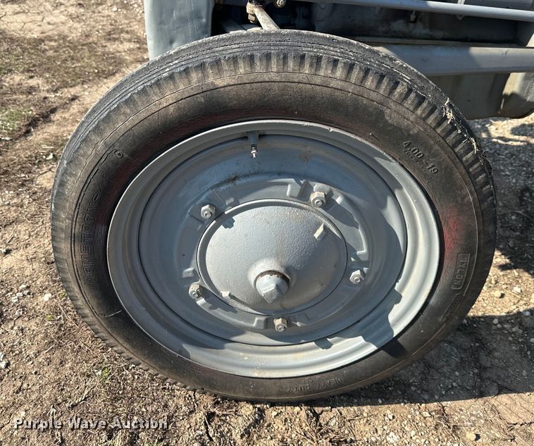 image for item DQ6353 1946 Ford 2N tractor