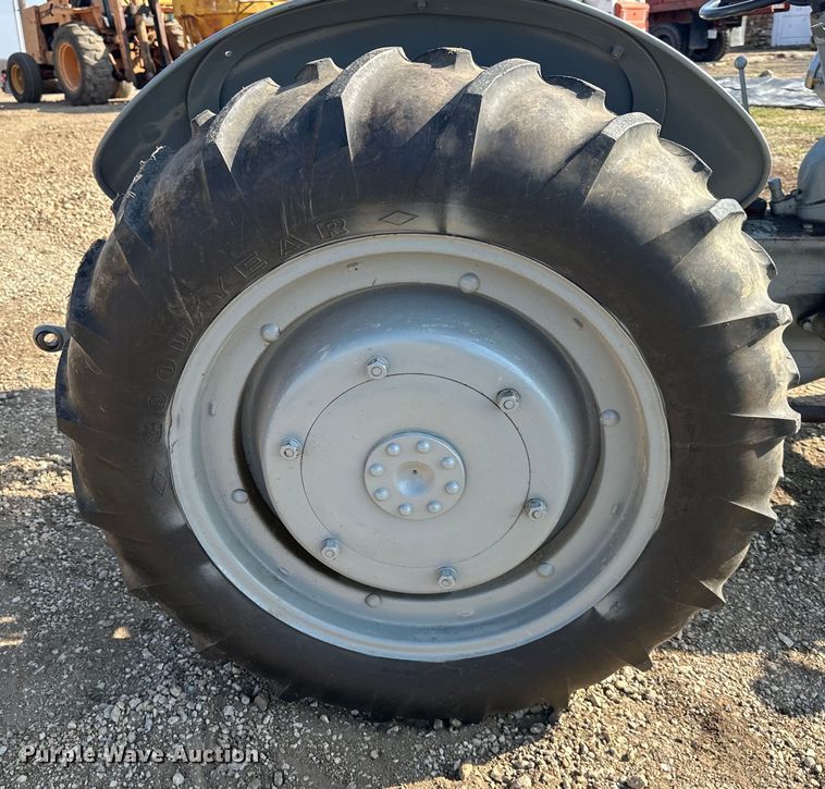 image for item DQ6353 1946 Ford 2N tractor