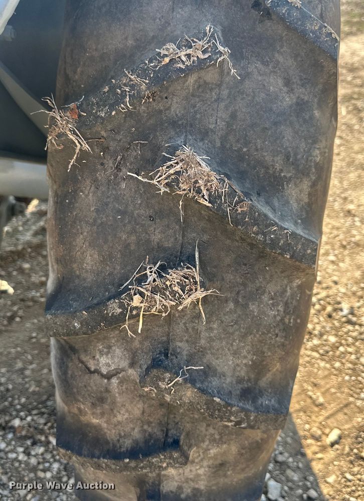 image for item DQ6353 1946 Ford 2N tractor