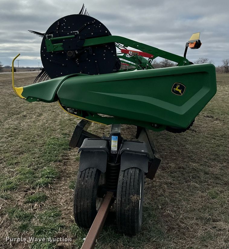 image for item DQ6718 2021 John Deere HD40R flex draper head
