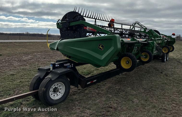 image for item DQ6718 2021 John Deere HD40R flex draper head