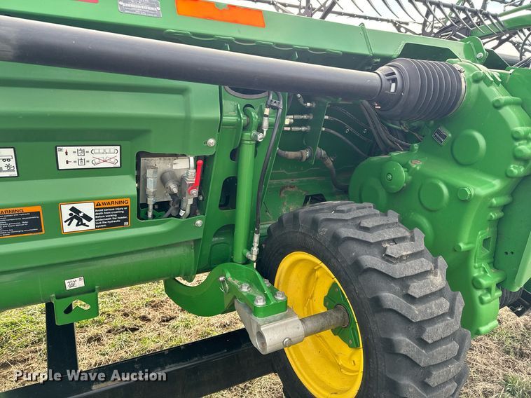 image for item DQ6718 2021 John Deere HD40R flex draper head