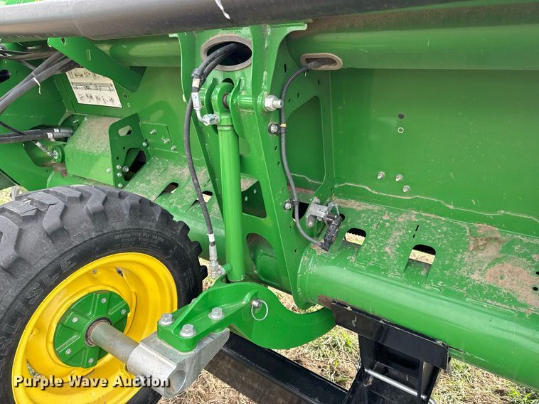 image for item DQ6718 2021 John Deere HD40R flex draper head