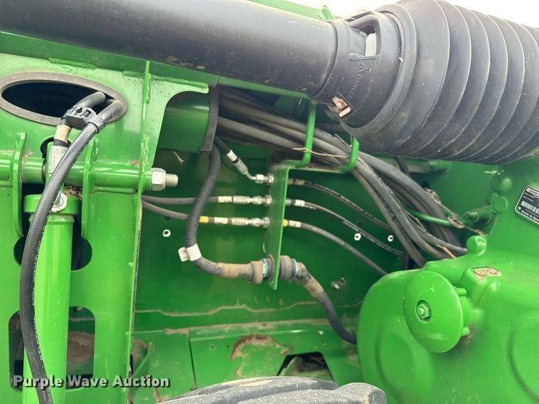 image for item DQ6718 2021 John Deere HD40R flex draper head