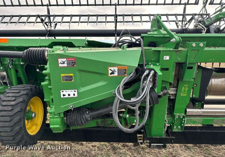 image for item DQ6718 2021 John Deere HD40R flex draper head
