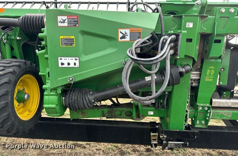 image for item DQ6718 2021 John Deere HD40R flex draper head