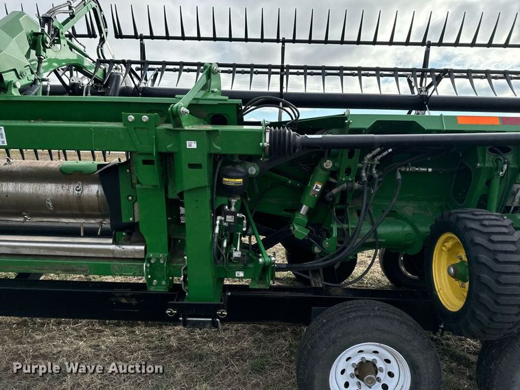 image for item DQ6718 2021 John Deere HD40R flex draper head