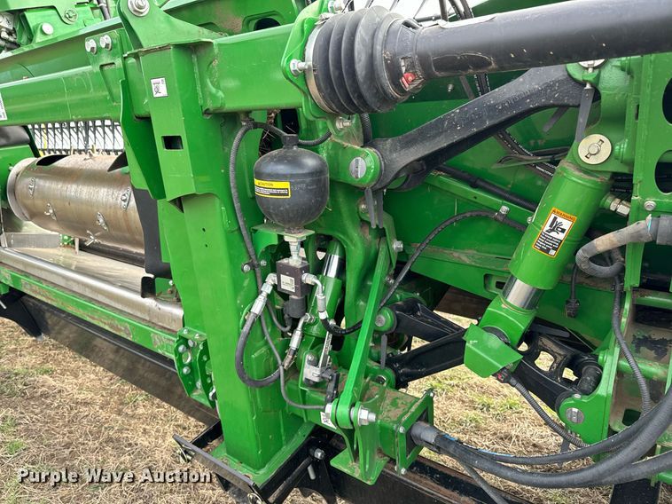 image for item DQ6718 2021 John Deere HD40R flex draper head
