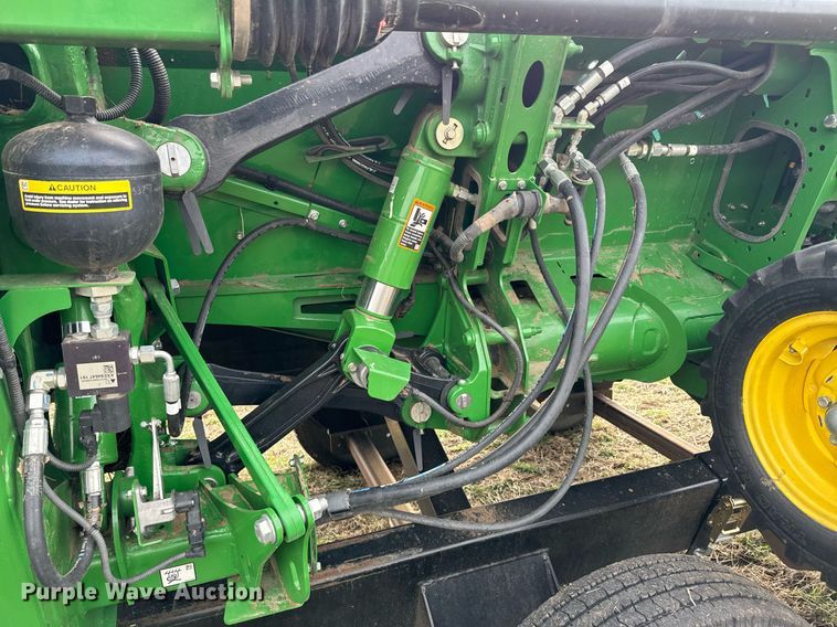 image for item DQ6718 2021 John Deere HD40R flex draper head