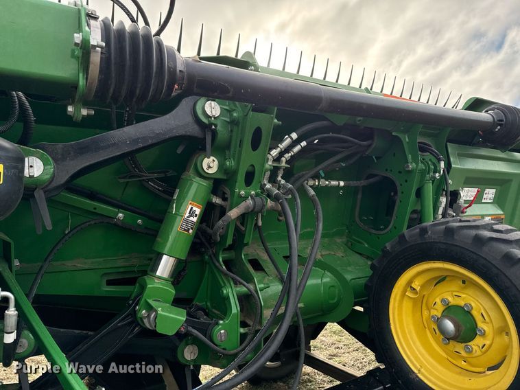 image for item DQ6718 2021 John Deere HD40R flex draper head