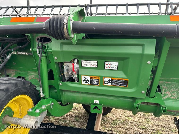 image for item DQ6718 2021 John Deere HD40R flex draper head