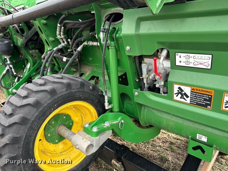 image for item DQ6718 2021 John Deere HD40R flex draper head