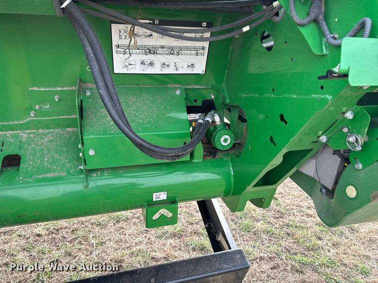 image for item DQ6718 2021 John Deere HD40R flex draper head