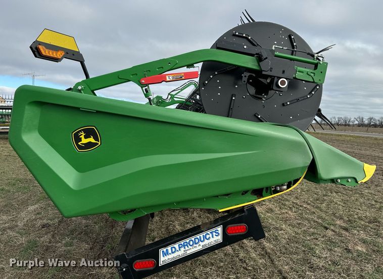 image for item DQ6718 2021 John Deere HD40R flex draper head