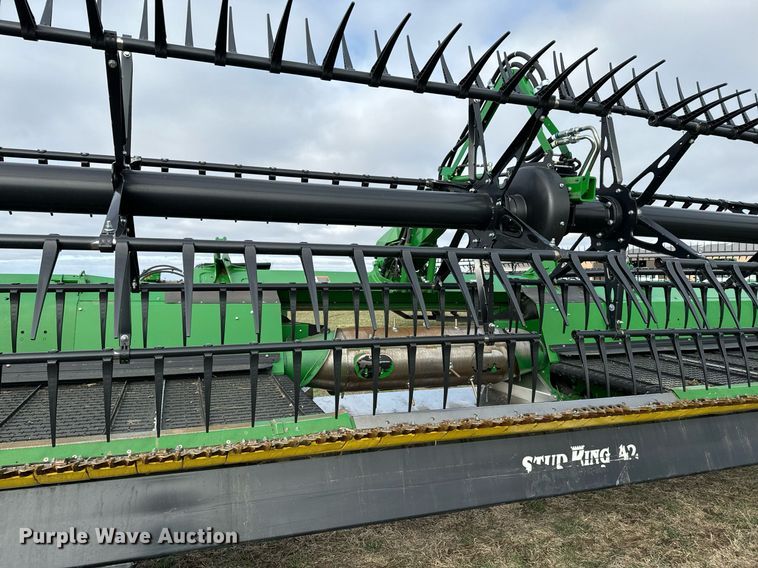 image for item DQ6718 2021 John Deere HD40R flex draper head