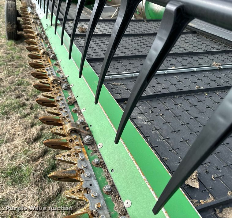 image for item DQ6718 2021 John Deere HD40R flex draper head