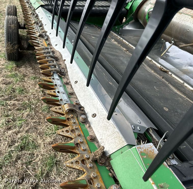 image for item DQ6718 2021 John Deere HD40R flex draper head