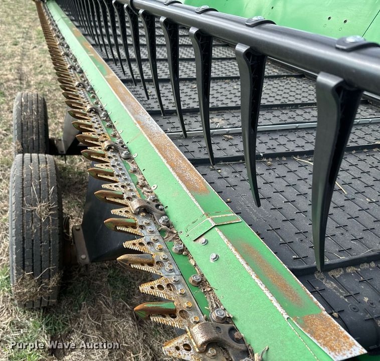 image for item DQ6718 2021 John Deere HD40R flex draper head